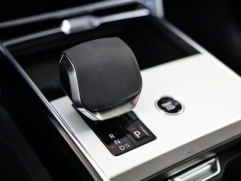 New 2025 Land Rover Range Rover Long Wheelbase SE image 47