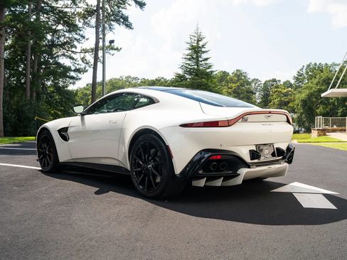 Used 2019 Aston Martin V8 Vantage Coupe RWD image 7