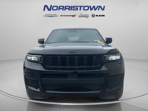 Certified 2023 Jeep Grand Cherokee L Laredo image 3