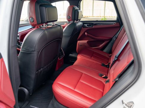 Certified 2025 Porsche Macan image 23