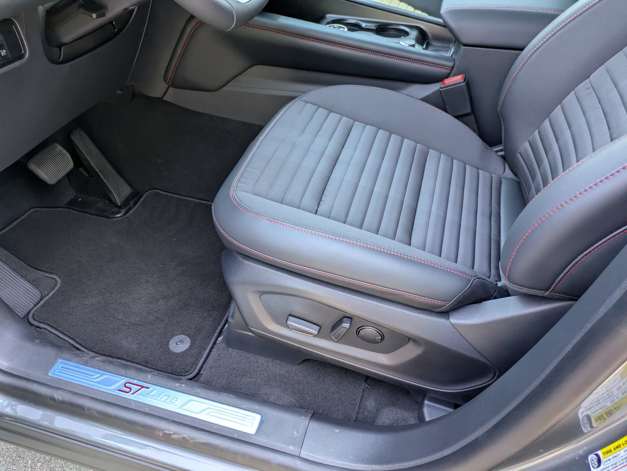 New 2026 Ford Explorer ST-Line w/ ST-Line Street Pack RWD image 14