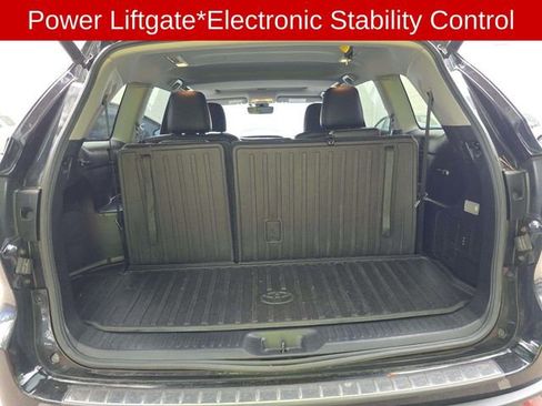 Used 2018 Toyota Highlander XLE AWD/4WD image 10