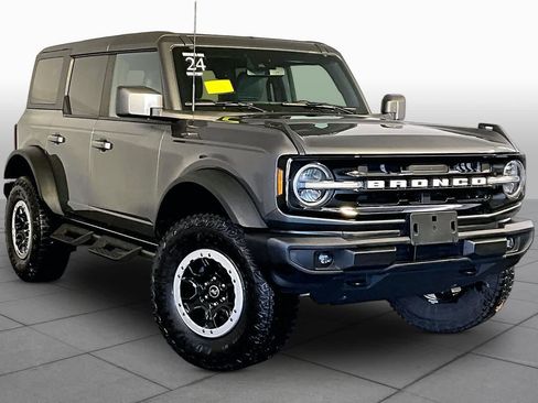 Used 2024 Ford Bronco Outer Banks w/ Sasquatch Package AWD/4WD image 3