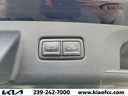 Certified 2024 Kia Telluride EX w/ EX Captain's Chair Package FWD image 11