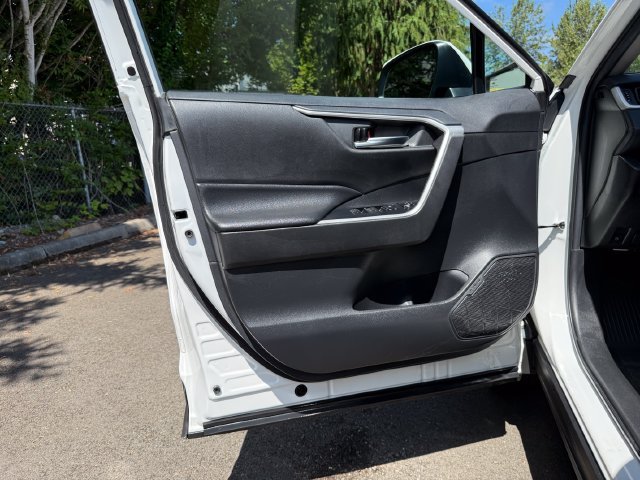 Used 2022 Toyota RAV4 XLE w/ Convenience Package AWD/4WD image 15