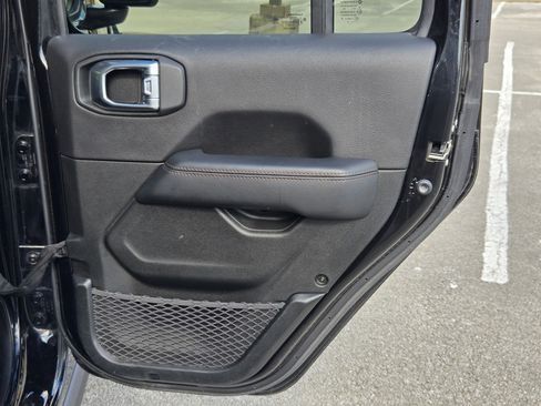 Used 2022 Jeep Wrangler Unlimited Rubicon AWD/4WD image 27