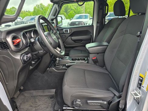 Used 2022 Jeep Gladiator Sport AWD/4WD image 4