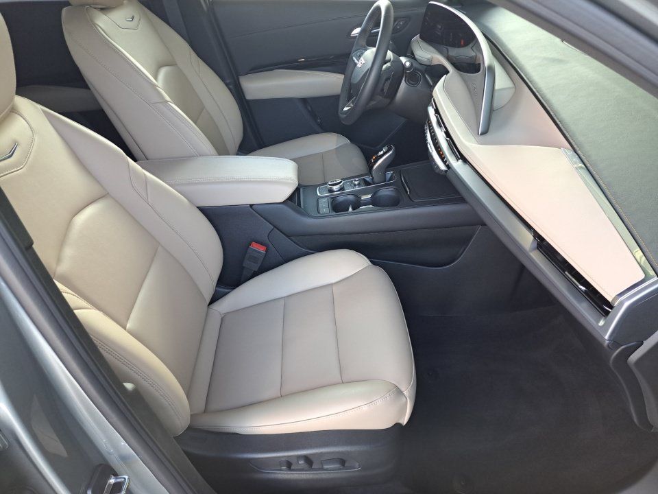 Certified 2024 Cadillac XT4 Luxury w/ Cold Weather Package FWD image 14