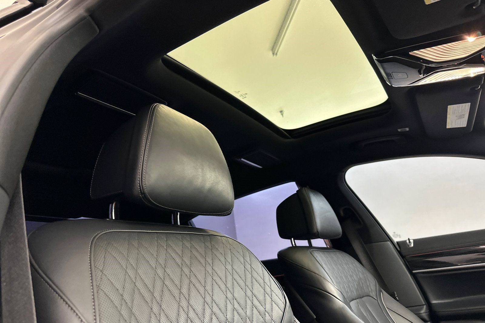 Used 2022 BMW 740i w/ M Sport Package RWD image 25