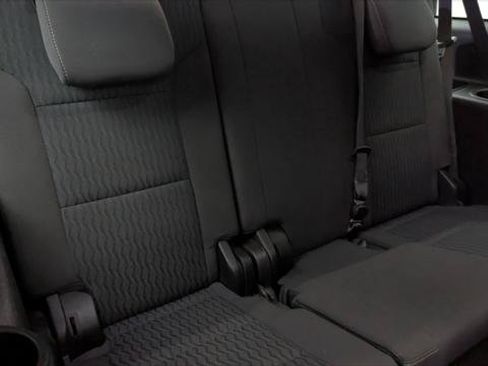 Used 2018 Chevrolet Suburban LS RWD image 21
