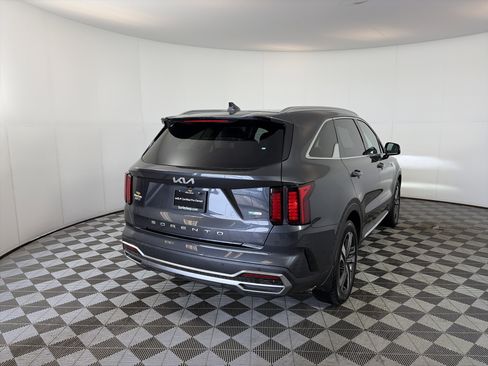 Certified 2022 Kia Sorento EX w/ Panoramic Sunroof Package image 16