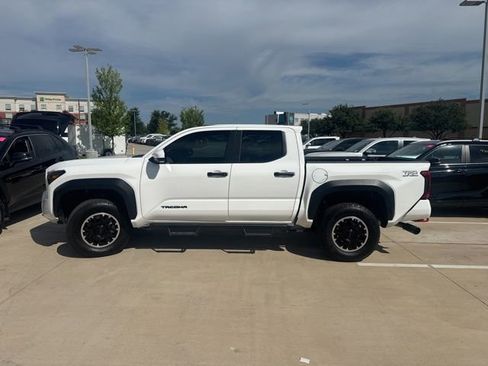 Used 2025 Toyota Tacoma TRD Off-Road AWD/4WD image 6