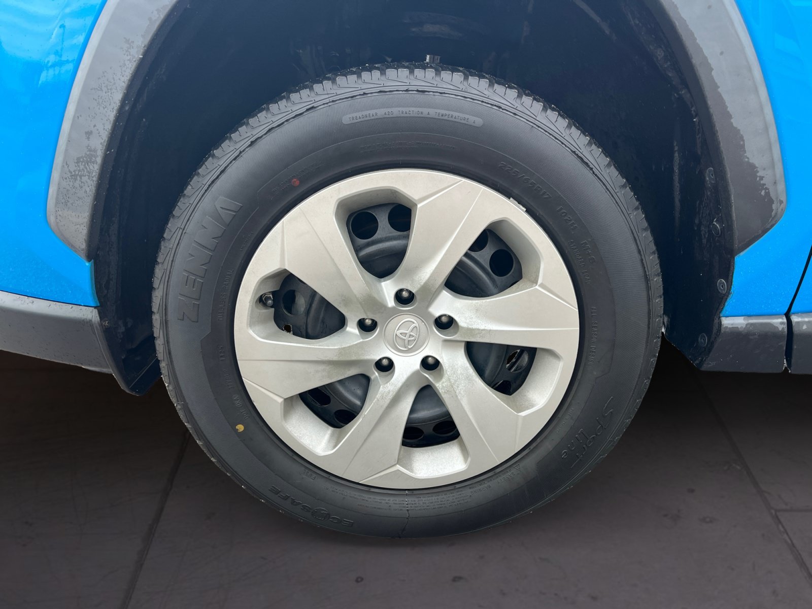 Used 2019 Toyota RAV4 LE FWD image 14
