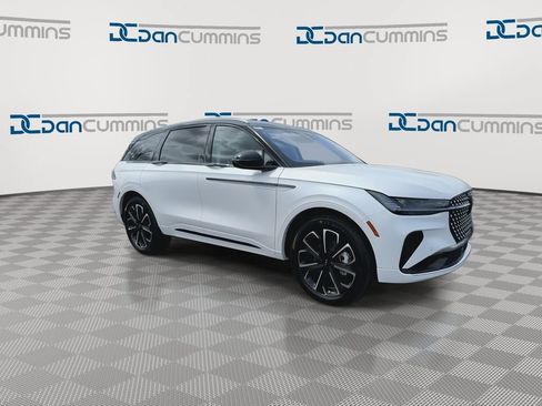 New 2026 Lincoln Nautilus Reserve AWD/4WD image 2