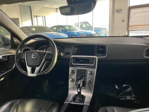 Used 2018 Volvo S60 T5 Inscription image 25