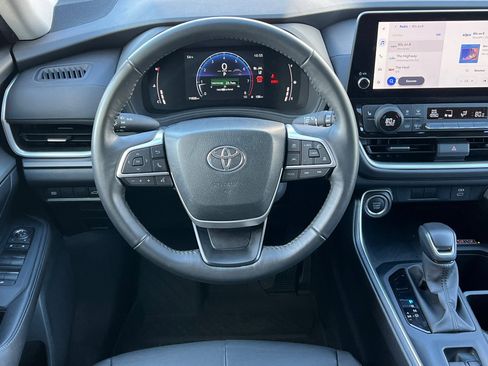 Used 2024 Toyota Grand Highlander XLE image 16