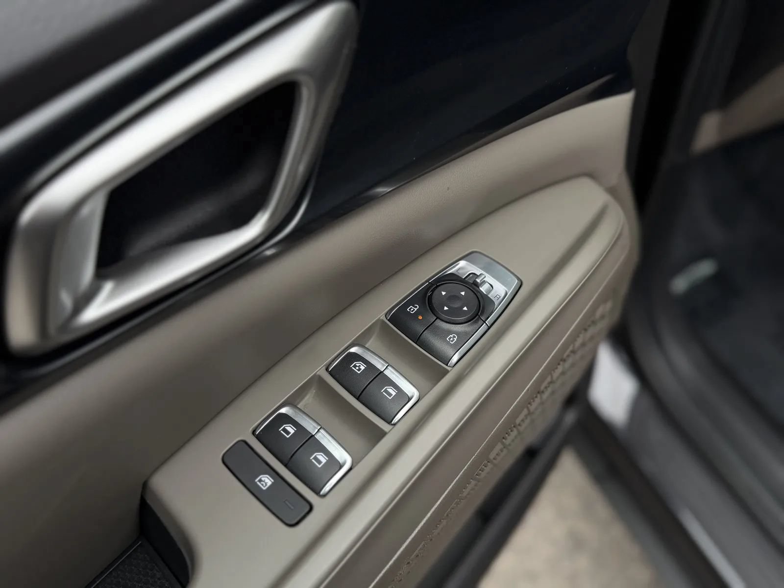 Used 2026 Kia Carnival FWD image 27