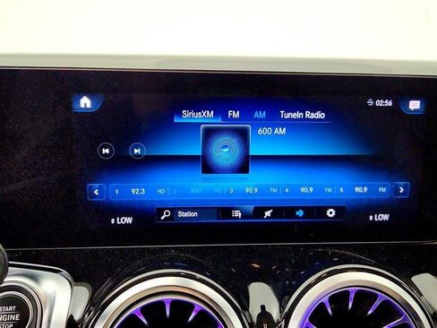 Used 2023 Mercedes-Benz GLB 250 4MATIC w/ Premium Package image 17