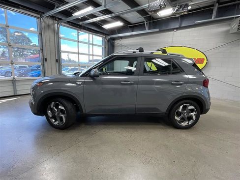 Used 2020 Hyundai Venue SEL w/ Convenience + Premium Package image 2