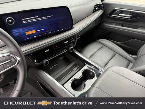 Used 2025 Chevrolet Suburban Z71 AWD/4WD image 18