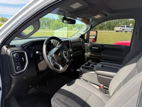 Used 2022 Chevrolet Silverado 2500 LT w/ Convenience Package AWD/4WD image 3