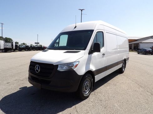 Used 2023 Mercedes-Benz Sprinter 2500 image 56