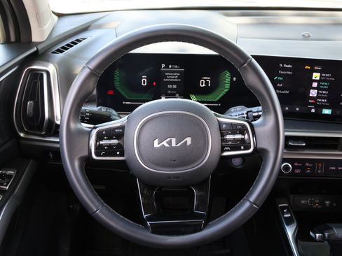Used 2025 Kia Sorento S w/ Panoramic Sunroof Package FWD image 16