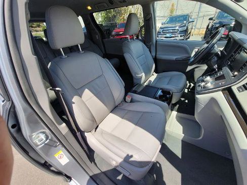 Used 2019 Toyota Sienna XLE FWD image 26