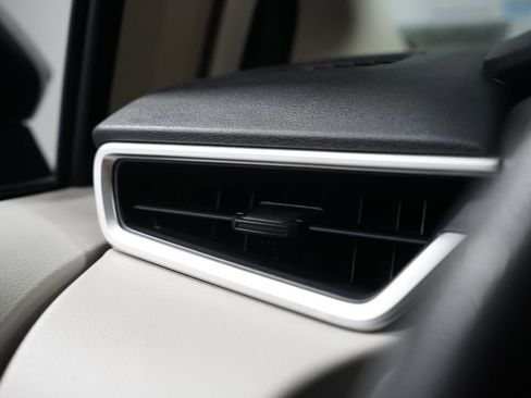 Used 2022 Toyota Corolla LE image 22