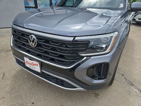 Used 2024 Volkswagen Atlas Cross Sport SE AWD/4WD image 17