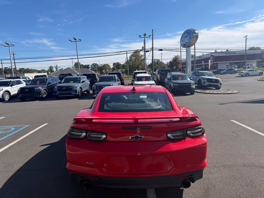 Used 2020 Chevrolet Camaro SS RWD image 9