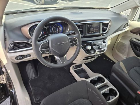 Used 2024 Chrysler Voyager LX FWD image 13