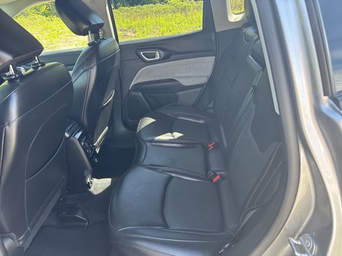 Used 2022 Jeep Compass Latitude AWD/4WD image 16