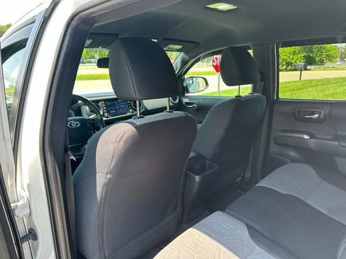 Used 2022 Toyota Tacoma TRD Sport w/ Technology Package AWD/4WD image 18