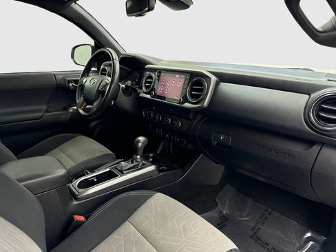 Used 2020 Toyota Tacoma TRD Off-Road AWD/4WD image 41