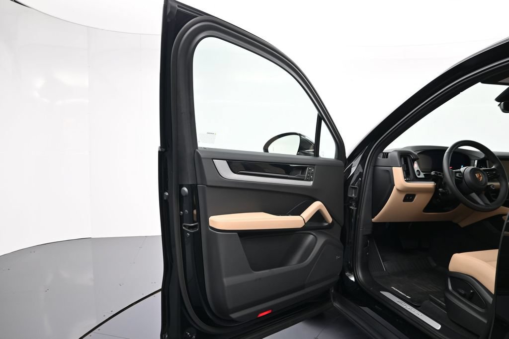 Used 2026 Porsche Cayenne AWD/4WD image 15