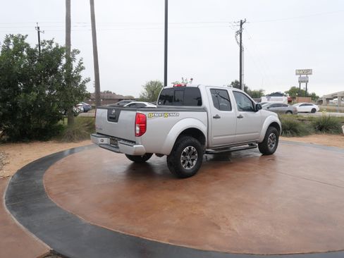 Used 2016 Nissan Frontier Desert Runner image 2
