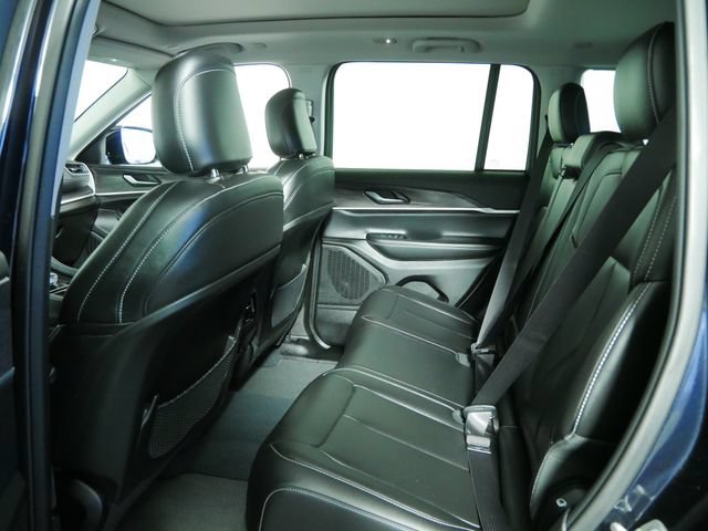 Used 2023 Jeep Grand Cherokee Limited w/ Trailer Tow Prep Group (B) AWD/4WD image 17