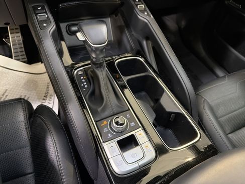 Used 2022 Kia Telluride SX w/ SX Prestige Package image 21