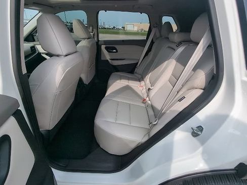 Used 2023 Nissan Rogue SV w/ SV Premium B Package FWD image 11