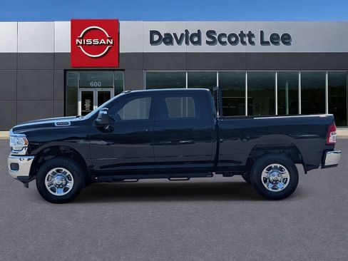 Used 2024 RAM 2500 Tradesman w/ Chrome Appearance Group AWD/4WD image 11