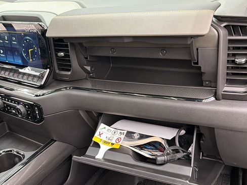 Used 2025 Chevrolet Silverado 1500 ZR2 w/ Technology Package image 40