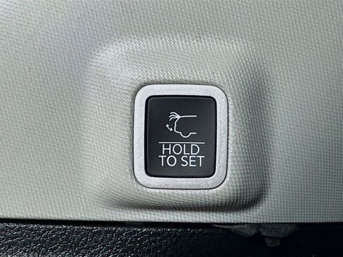 Used 2023 Jeep Grand Cherokee Limited w/ Black Appearance Package image 30