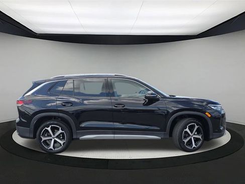 New 2025 Volkswagen Tiguan SE image 8