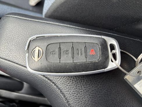 Used 2025 Nissan Versa SV FWD image 21