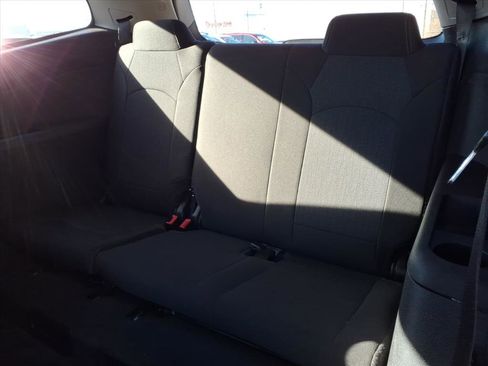 Used 2017 Chevrolet Traverse LT image 27