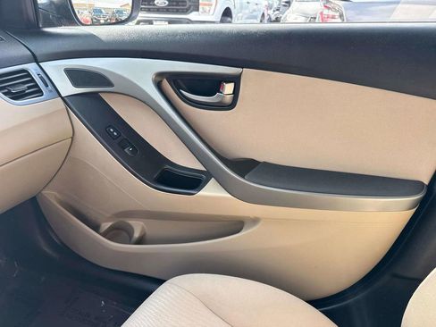 Used 2014 Hyundai Elantra SE w/ Option Group 02 FWD image 28
