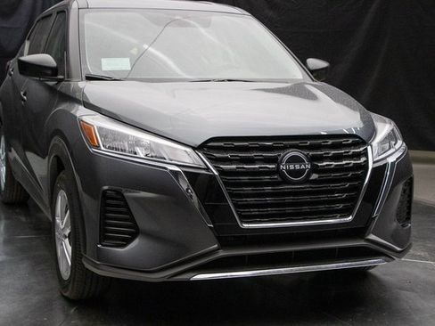 New 2025 Nissan Kicks Play S image 3