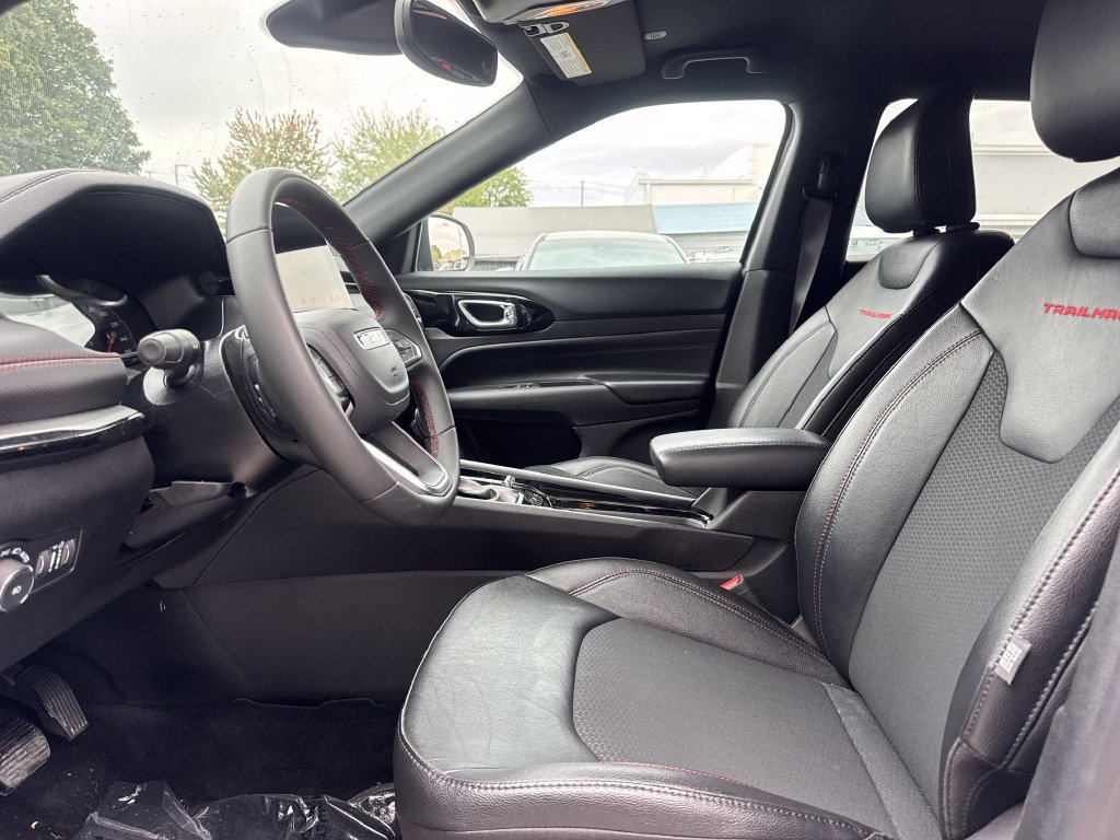 Used 2025 Jeep Compass Trailhawk AWD/4WD image 13