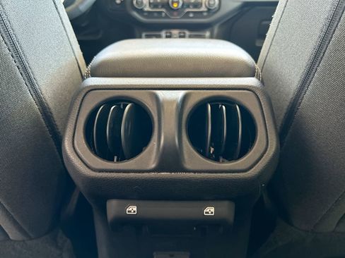 Used 2024 Jeep Wrangler Unlimited Sahara image 32